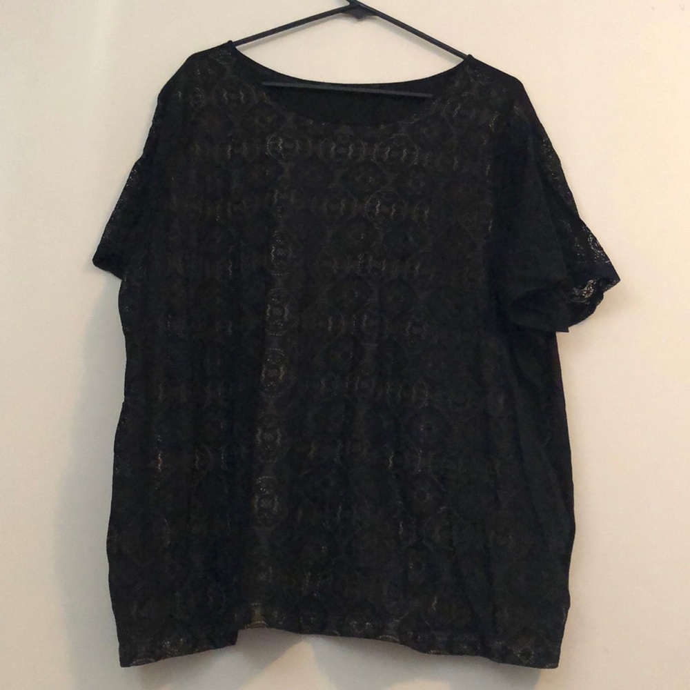 ✨3/$30✨Short sleeve black top